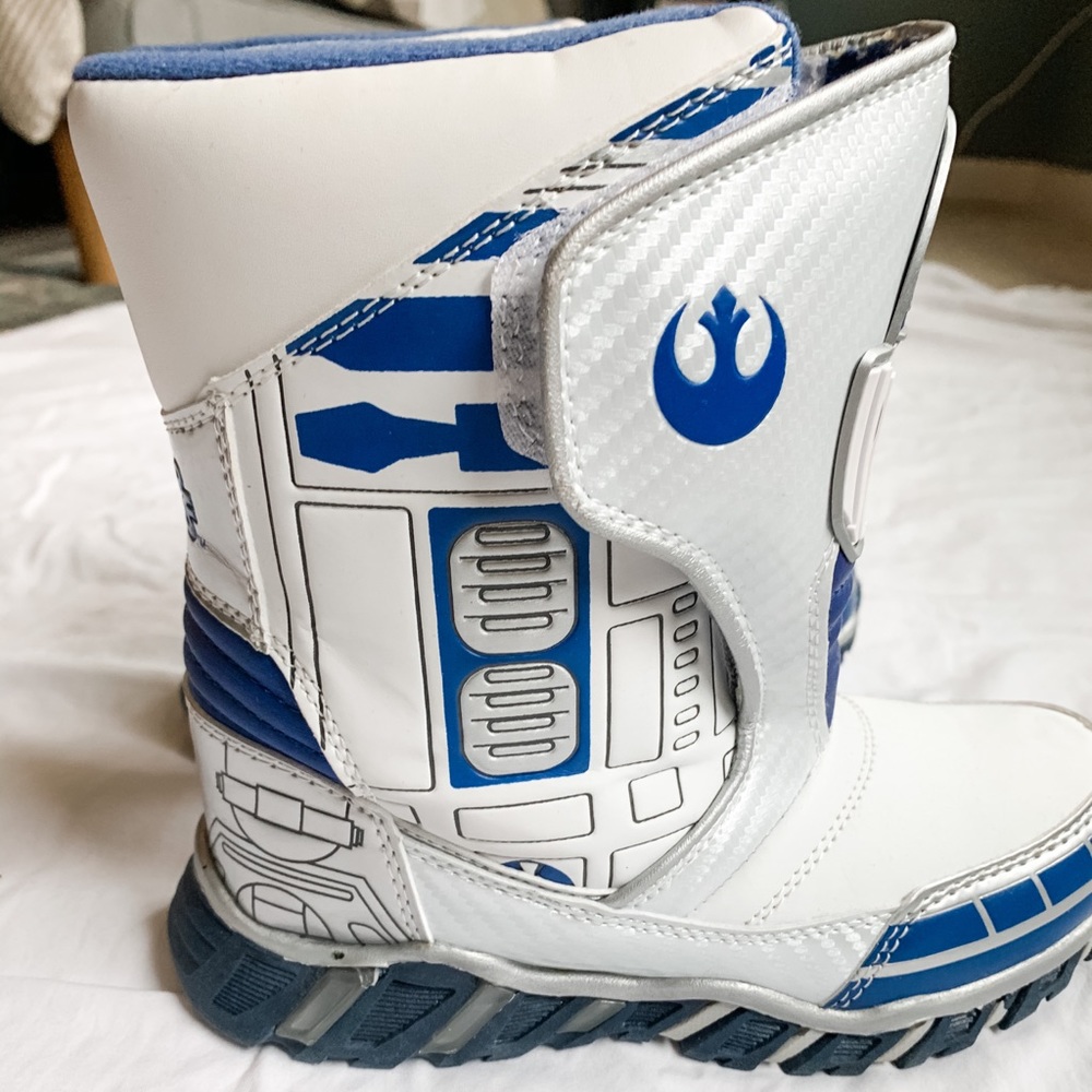 Adorable R2D2 snow boots! - Picture 5 of 6
